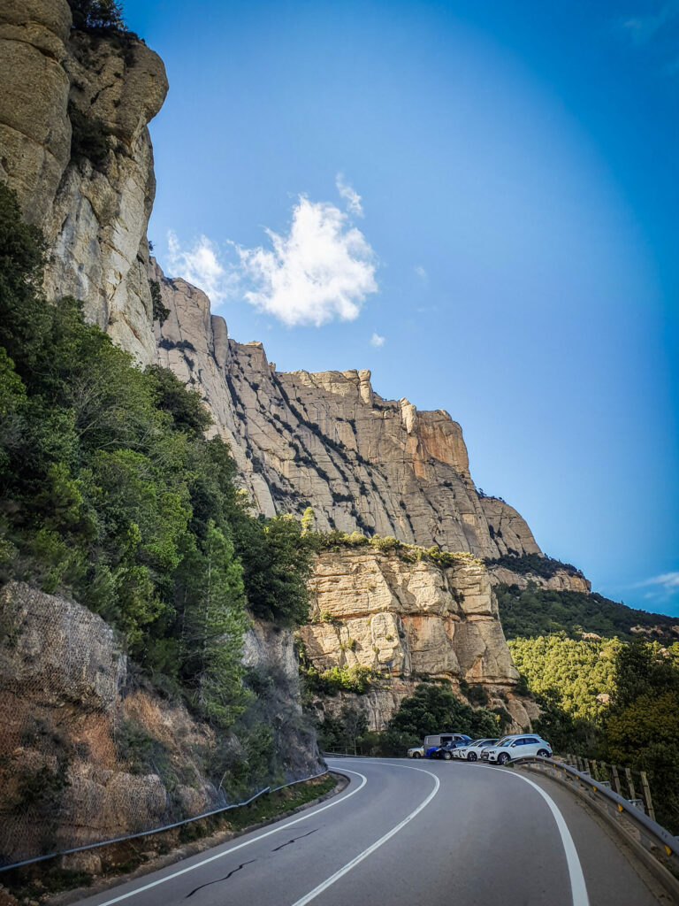 Berge und Strasse