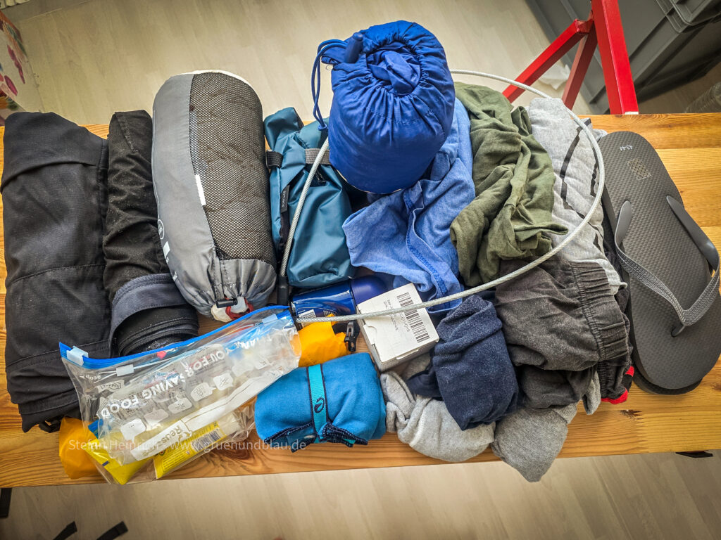 sieben Sachen für die Reise mit dem Rucksack